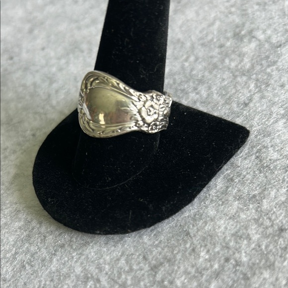 Oneida Stainless Steel Vintage-Inspired Thumb Ring - Picture 4 of 16